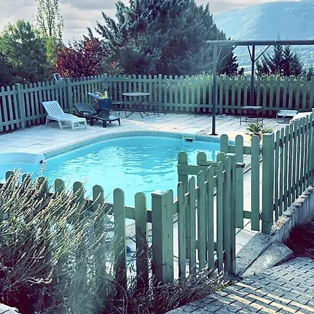 Holiday home Maison Paisible A Avec Piscine Privee Et Vue Montagne Veyras